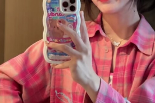 50岁贾静雯太显年轻了！穿字母T恤+工装短裤好时髦看不出是74年